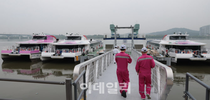 운항 중단된 한강버스                                                                                                                                                                              