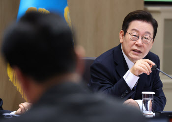 李대통령 "조선시대 매점매석은 사형"…식료품 물가 관리 강력주문