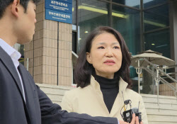 “굿바이 앤 씨유”…이진숙, 마지막 퇴근길서 남긴 말