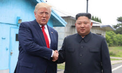 백악관 “트럼프, 김정은과 전제조건 없이 대화 의사 있다”(종합)