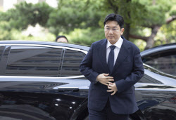 방시혁, 결국 출국금지…1900억 부당이득 의혹
