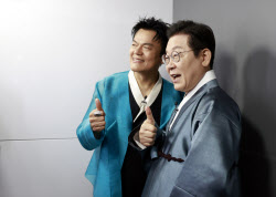 [포토] 이재명 대통령과 박진영 대중문화교류위원회 공동위원장                                                                                                                                             