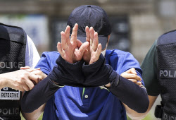 '얼굴 가리기 급급'...환경미화원 살해 중국인, 징역 25년 확정