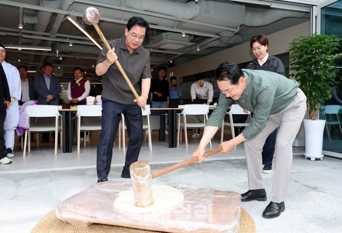 떡매치는 장동혁-송언석                                                                                                                                                                            