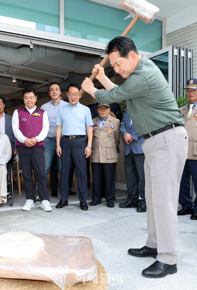 떡매치는 장동혁 국민의힘 대표                                                                                                                                                                     