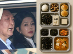 尹 부부, 추석 아침 미니치즈빵·두부김칫국…특식 없다