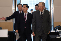 [포토]회의 참석하는 구윤철 부총리-류진 회장                                                                                                                                                             