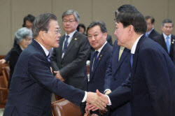 '정의로운 검사' 원했던 문재인…윤석열 탄생시켰다