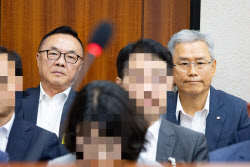 &apos;UAE 원전&apos; 공사비 두고 한전·한수원 집안싸움…소송비용만 368억
