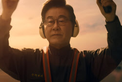 한 청년 진심에 수백명 스타 참여…