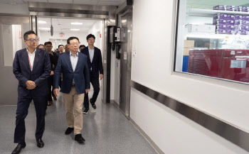 롯데 신동빈, 추석 연휴 중 미국 바이오 생산시설 직접 점검