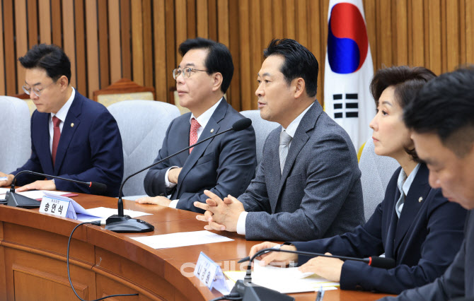 '모두발언하는 장동혁 대표'                                                                                                                                                              