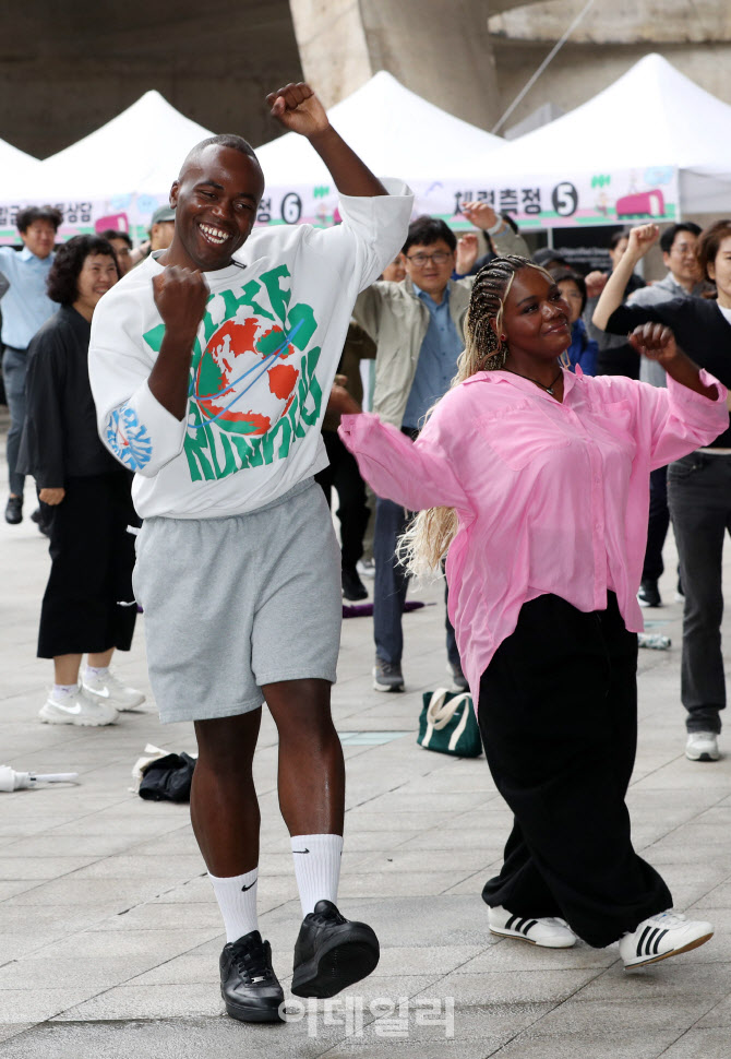  살빼기 동참한 조나단 남매                                                                                                                                                                        