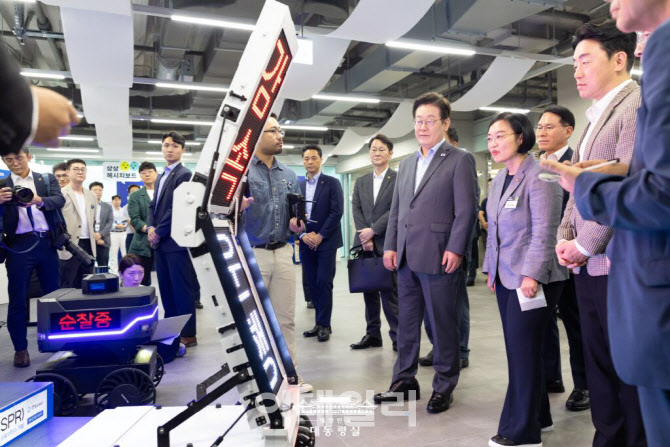 [마켓인]정부 '40兆 벤처투자' 본격 시동...국민연금 출자, '제3 벤처붐' ... - 뉴스 썸네일 이미지