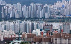 벌써 목표 초과했는데 또 규제?…&apos;대출 보릿고개&apos; 닥치나