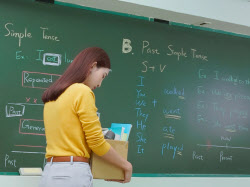 ‘교권 추락’에 휴직 내몰리는 초등 담임…학교는 구인난 ‘발동동’