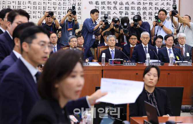 '국정감사 출석한 조희대 대법원장'                                                                                                                                                       