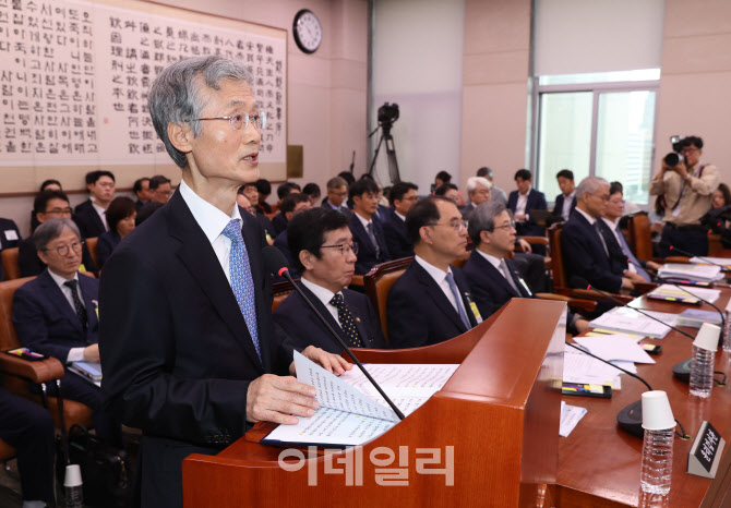 법사위 국정감사, '인사말하는 조희대 대법원장'                                                                                                                                           