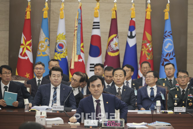 국방위 국정감사 참석한 안규백 장관