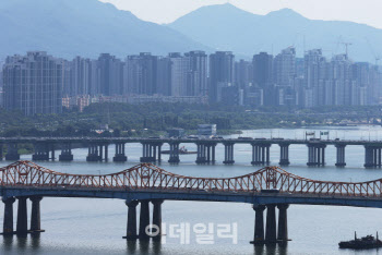 "강남은 로또 돼도 부족"…17평 아파트도 &apos;10억 시대&apos;