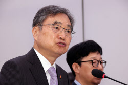 조현 외교장관 "트럼프, APEC 본행사는 불참할 듯"