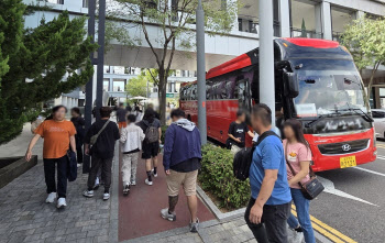 “김현아 가고 애슐리 먹고 ‘띵호와’...이게 진짜 K쇼핑”[르포]
