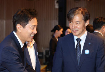 "강남에 초대형 선물 안겨주려"...조국, 연일 &apos;오쏘공&apos; 겨냥