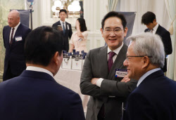 &apos;JY 통큰 결단&apos; 삼성 직원 보상 확대…주가 따라 오른다(종합)