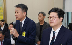 "모른다, 여력 없다" MBK 김병주 회장 반응에 여야 의원 질타