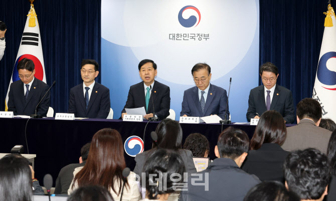 10·15 부동산대책…서울·경기 27곳 3중 규제지역 지정