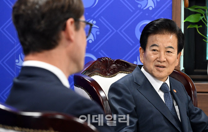 주한프랑스대사 만난 정동영 통일부 장관                                                                                                                                                            