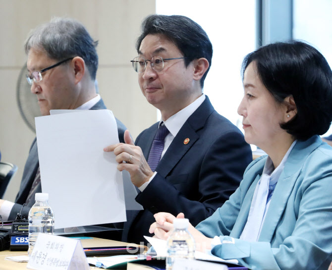  이억원, '소비자중심 금융 대전환 현장 간담회'                                                                                                                                           