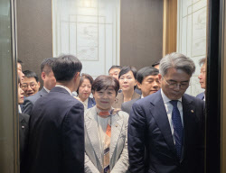 "李재판 기록 보겠다"…與, 막무가내 &apos;대법 현장검증&apos; 시도