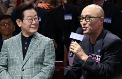 홍석천 돌직구 "벽화마을·출렁다리 천지"...李 대통령 반응은