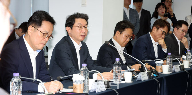 보험회사CEO 간담회에서 발언하는 이억원 금융위원장                                                                                                                                                 