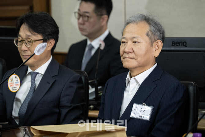 피고인석에 앉은 이상민 전 장관                                                                                                                                                                    