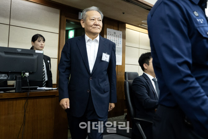 첫 재판 출석한 이상민 전 장관                                                                                                                                                                     