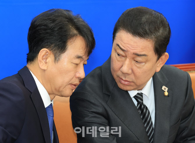 대화하는 김병기-문진석