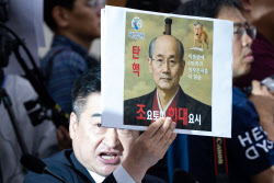 &apos;개혁&apos;의 이름으로 자행되는 &apos;폭력&apos;[생생확대경]
