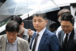 `카카오 운명의 날`…김범수, SM 시세조종 혐의 1심 선고