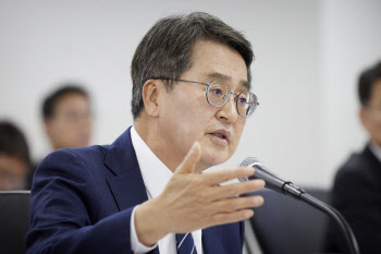 이틀째 이어지는 경기도 국감, 오늘도 &apos;김현지 국감&apos; 될까