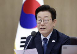 李대통령 “코스피 3800 돌파…비생산적 투기 철저히 억제해야”