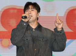 [포토]멋진 공연 선보이는 가수 데이브레이크 이원석                                                                                                                                                       