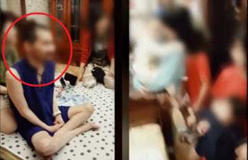 “음란죄 다스린다”며 10년 성착취…악마 탈을 쓴 목사 [그해 오늘]