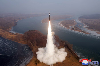 [속보] 합참 “北, 동해상으로 탄도미사일 발사”