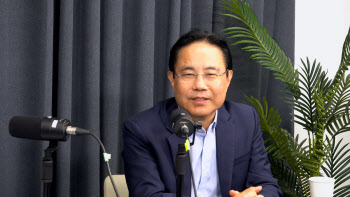 &apos;13만전자&apos; 변수는 중국?‥40년 반도체 애널의 분석 보니[인터뷰]