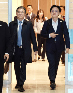 러트닉 만난 김용범 실장 “일부 진전 있었지만…끝날때까지 끝난거 아냐”