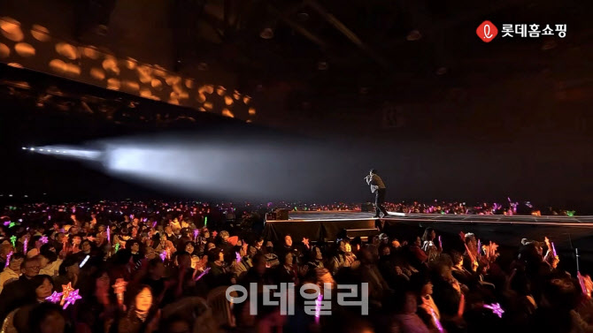 셀럽 100명 vs 트롯 이찬원...CJ·롯데, 홈쇼핑 '세대 전쟁' 맞불 - 뉴스 썸네일 이미지