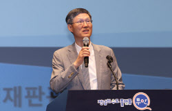 문형배 “윤석열 구속 취소, 어떻게 그런 결정을…누가봐도 의심”
