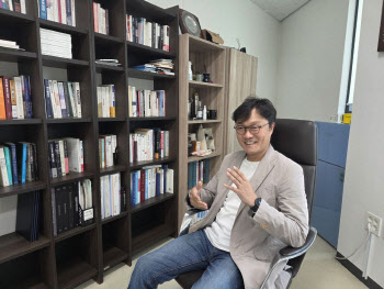 “6개월 걸리던 신약 검증, 3주면 끝”…지니너스 ‘인텔리메드’, 단발 계약서 후속 논의로